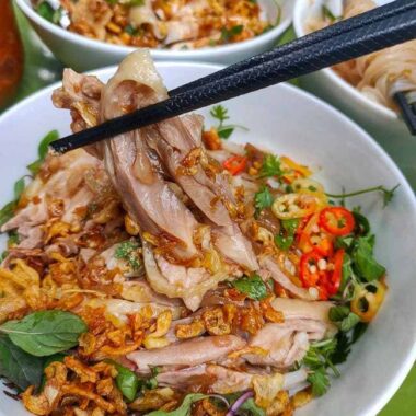 Vietnamese Pho Ga Tron is a dish loved by many people thanks to its delicious taste. You can completely make this mix yourself at home with this simple recipe.  