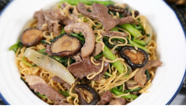 Stir-Fried Noodles With Pork Heart And Kidney (Mì Tim Cật) - Delicious Dish Of Vietnamese Cuisine