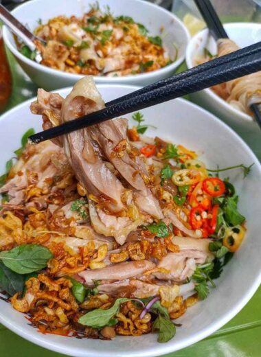 Vietnamese Pho Ga Tron is a dish loved by many people thanks to its delicious taste. You can completely make this mix yourself at home with this simple recipe.  